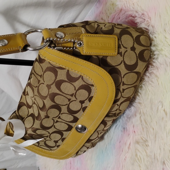 SALE! Coach Soho Pleated LG Flap Signature Collection Vintage Shoulder/Handbag - Picture 3 of 16